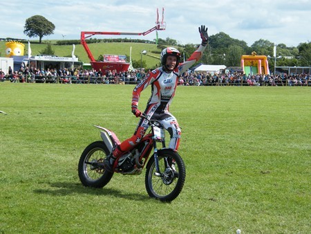 STEVE COLLEY TRIALS CHAMPION DOES STUNTS AT THE WIGTOWN SHOW