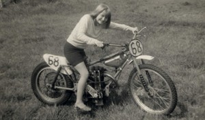 SHELBY TRYING OUT THE 500cc HAGON SHELBY TRYING OUT THE 500cc HAGON